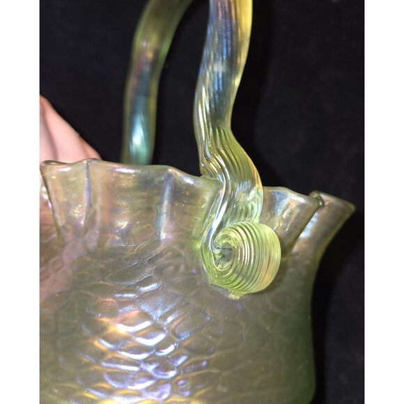 Loetz 1800s Green Iridescent Basket W/ruffled Rim GLOWS UV 365NM - Picture 6 of 9